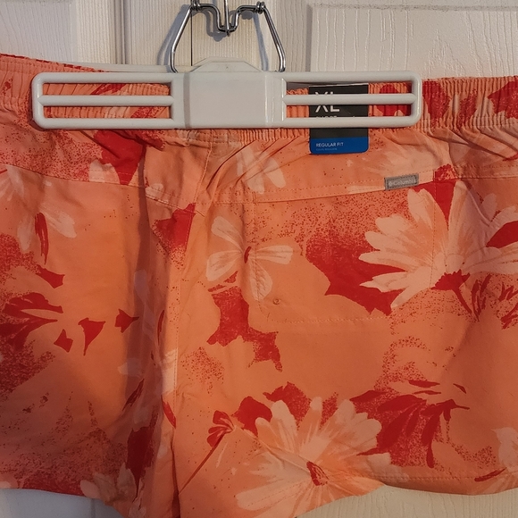Women's Columbia Shorts - Picture 4 of 4